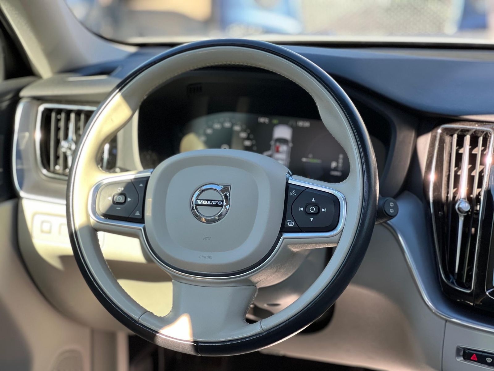 Volvo XC60 RECHARGE - INSCRIPTION T6 Hybrid AWD - Primul proprietar - foto 12
