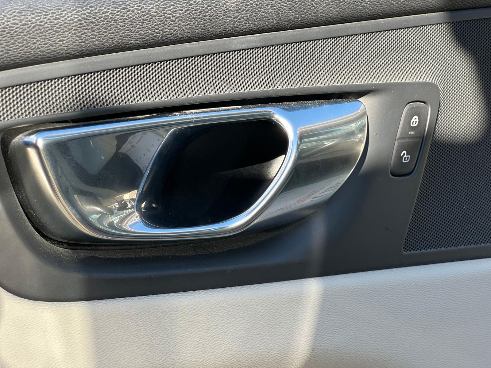 Volvo XC60 RECHARGE - INSCRIPTION T6 Hybrid AWD - Primul proprietar - foto 17