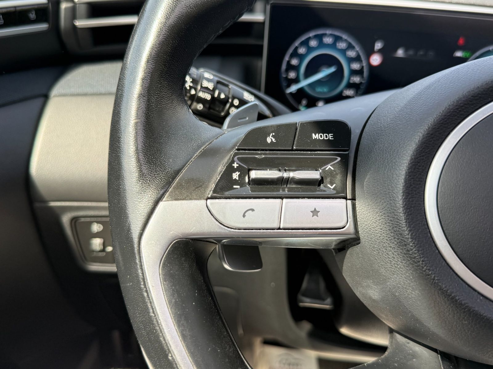 Hyundai TUCSON 2021 1.6 l 215 CP 4WD 6AT HEV Luxury - foto 31