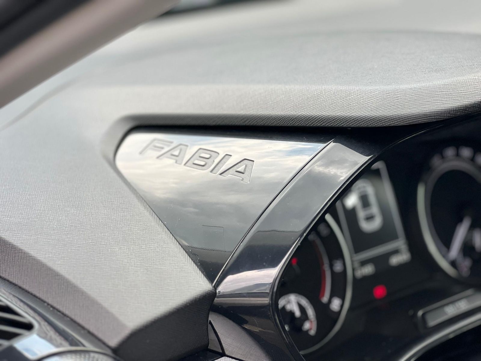 Skoda Fabia 2023 1.0 MPI 80 CP Essence - foto 9