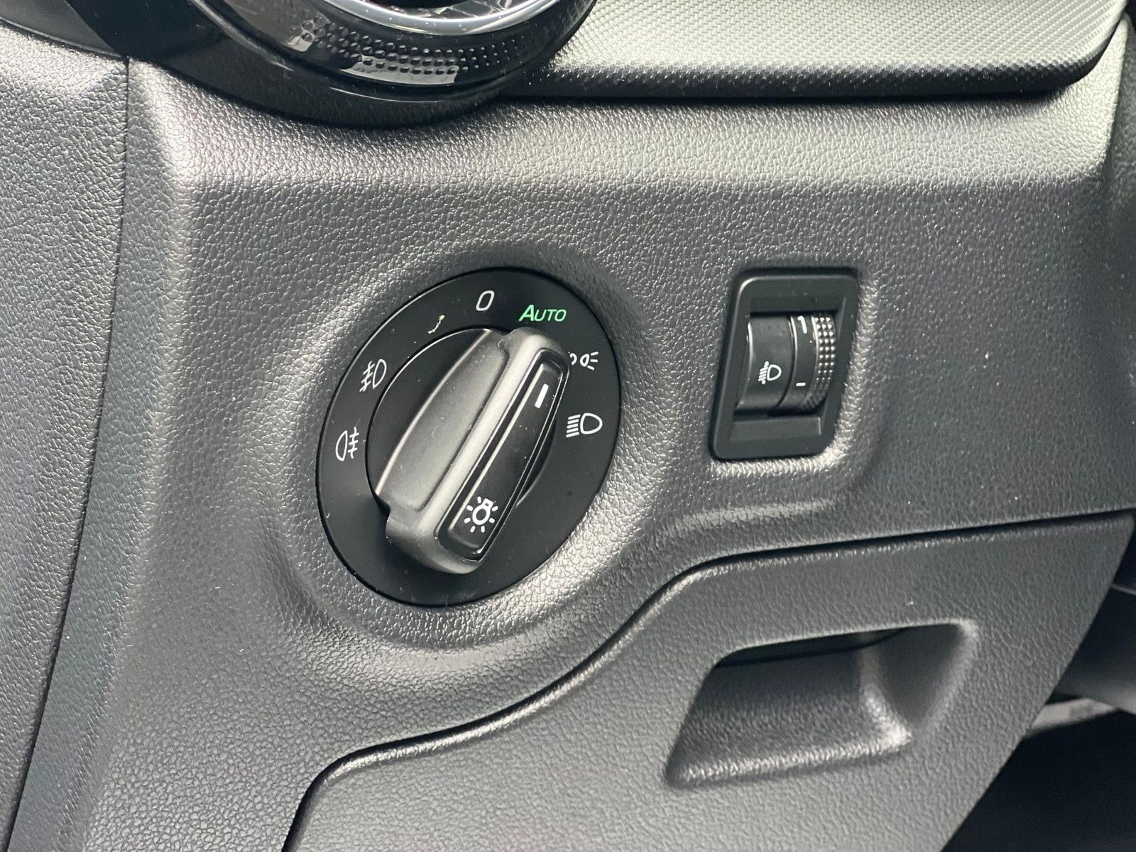 Skoda Fabia 2023 1.0 MPI 80 CP Essence - foto 10