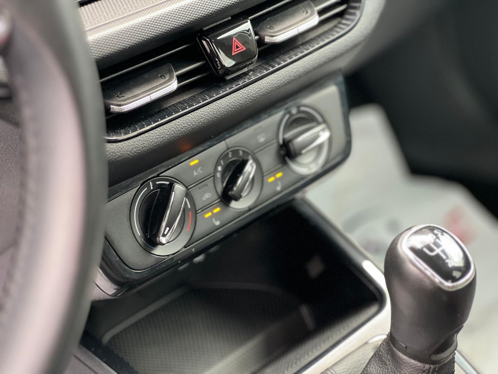 Skoda Fabia 2023 1.0 MPI 80 CP Essence - foto 13