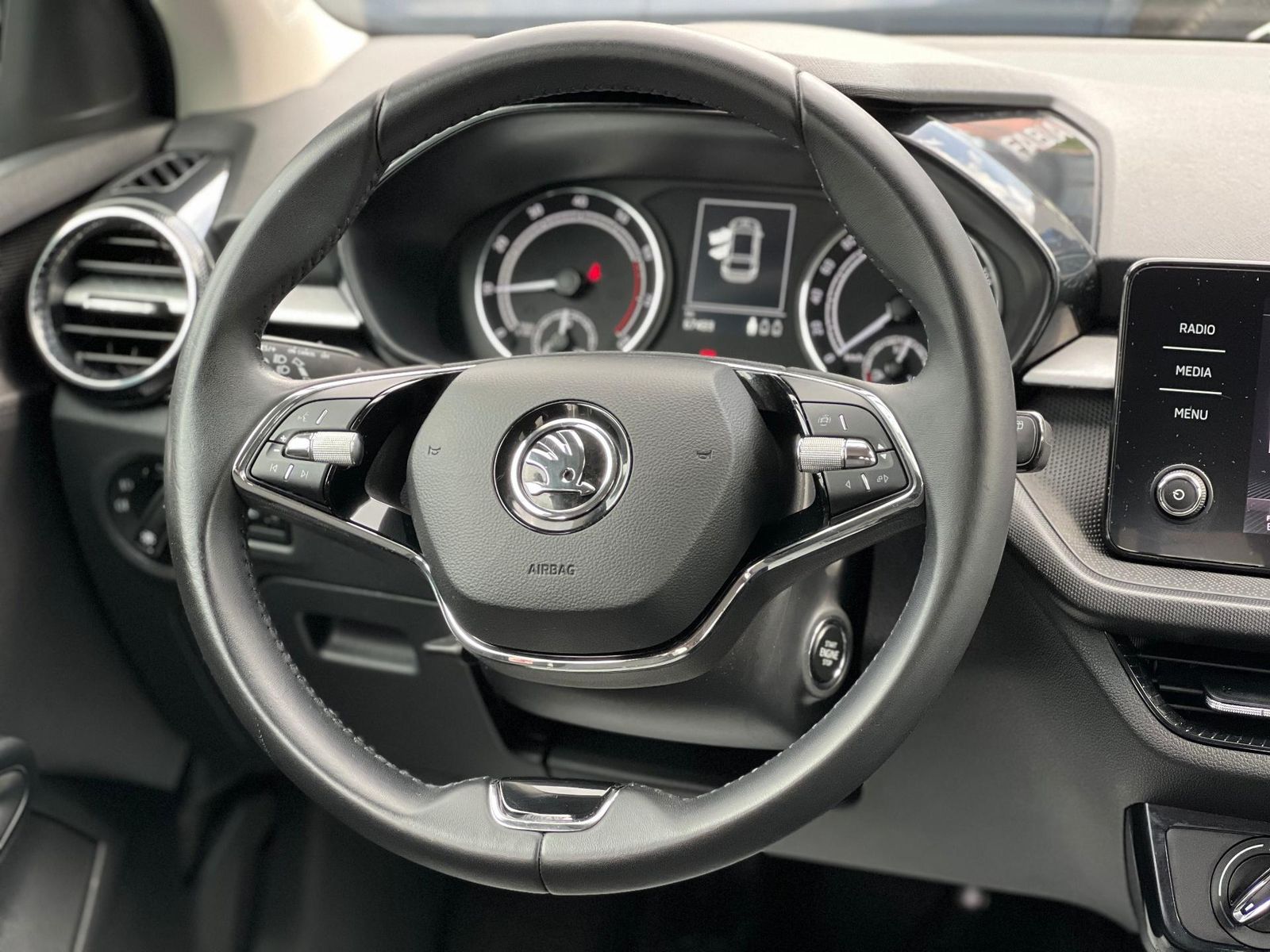 Skoda Fabia 2023 1.0 MPI 80 CP Essence - foto 15