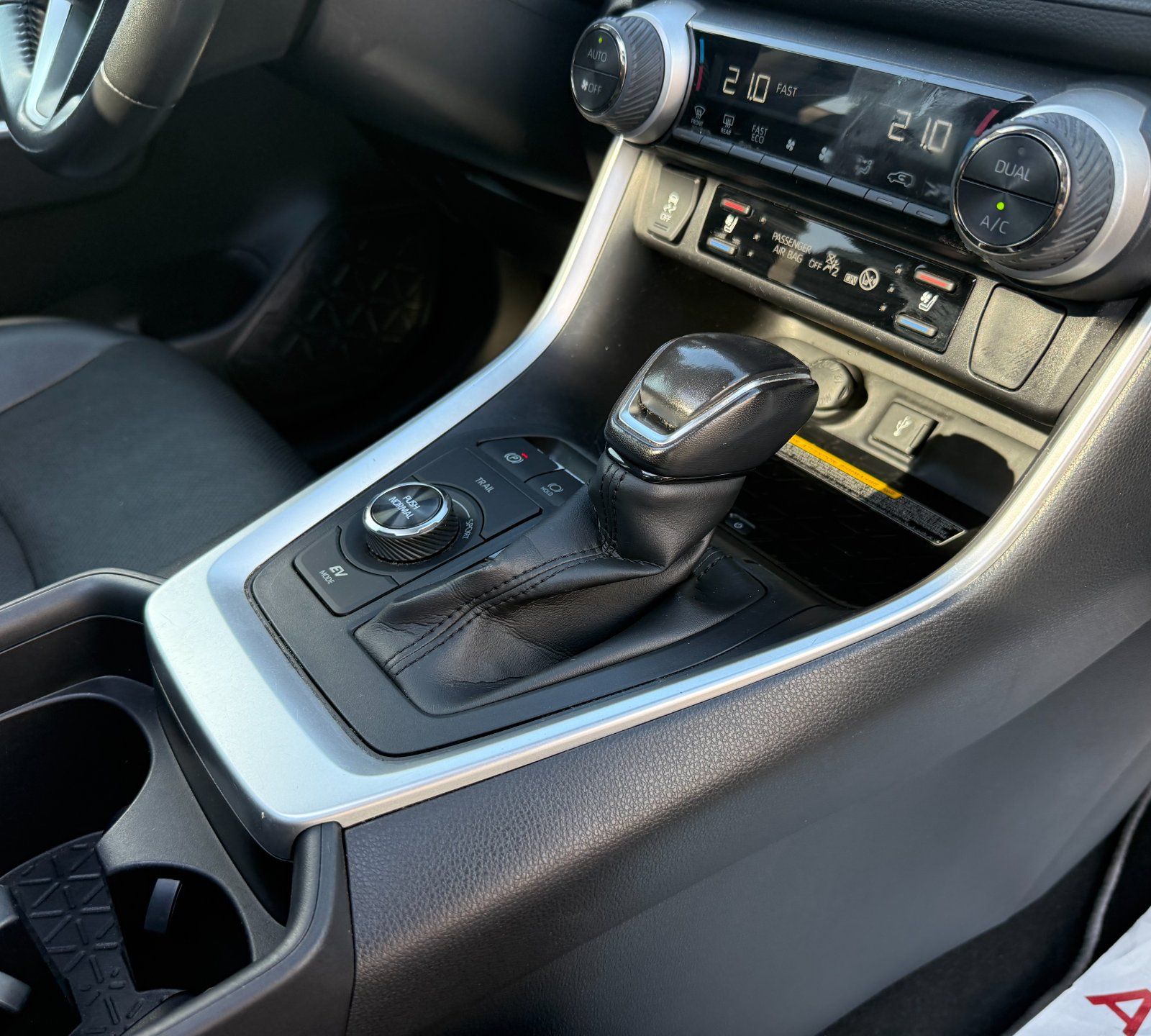Toyota RAV 4 2021 - foto 13