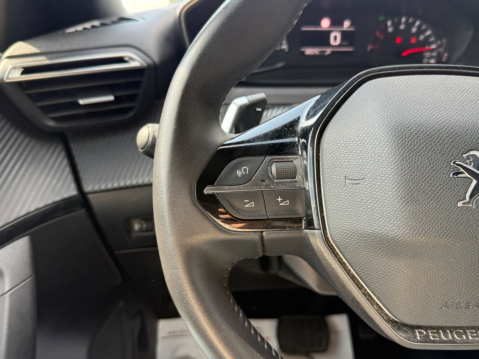 Peugeot 2008 2023 1.2 automat 130 CP Allure - foto 16