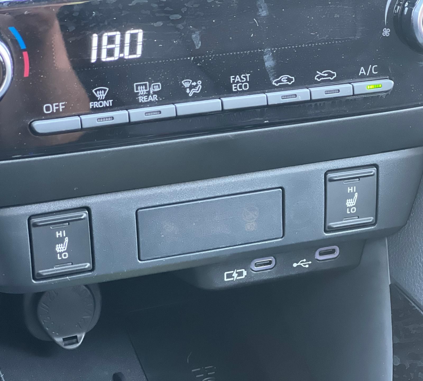 Toyota Yaris Full Hybrid - Primul Proprietar - foto 24