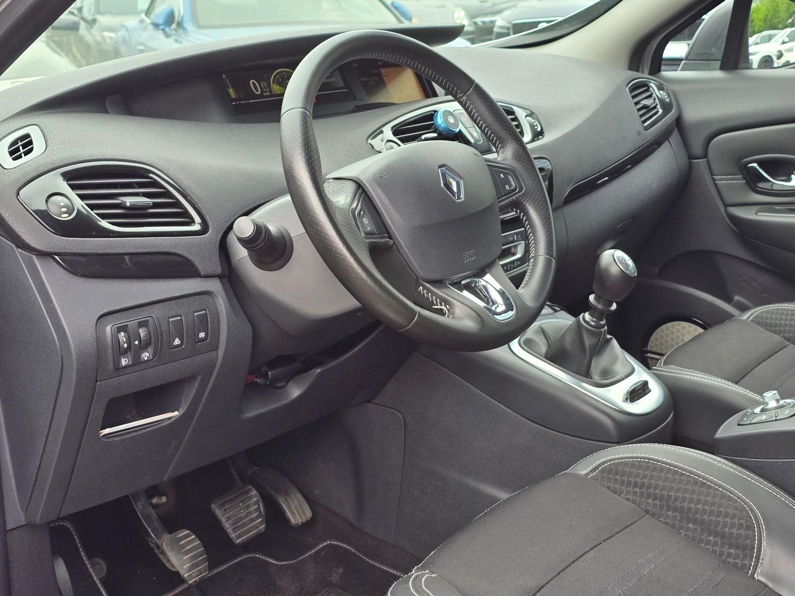 Renault Grand Scenic 2015 - foto 12