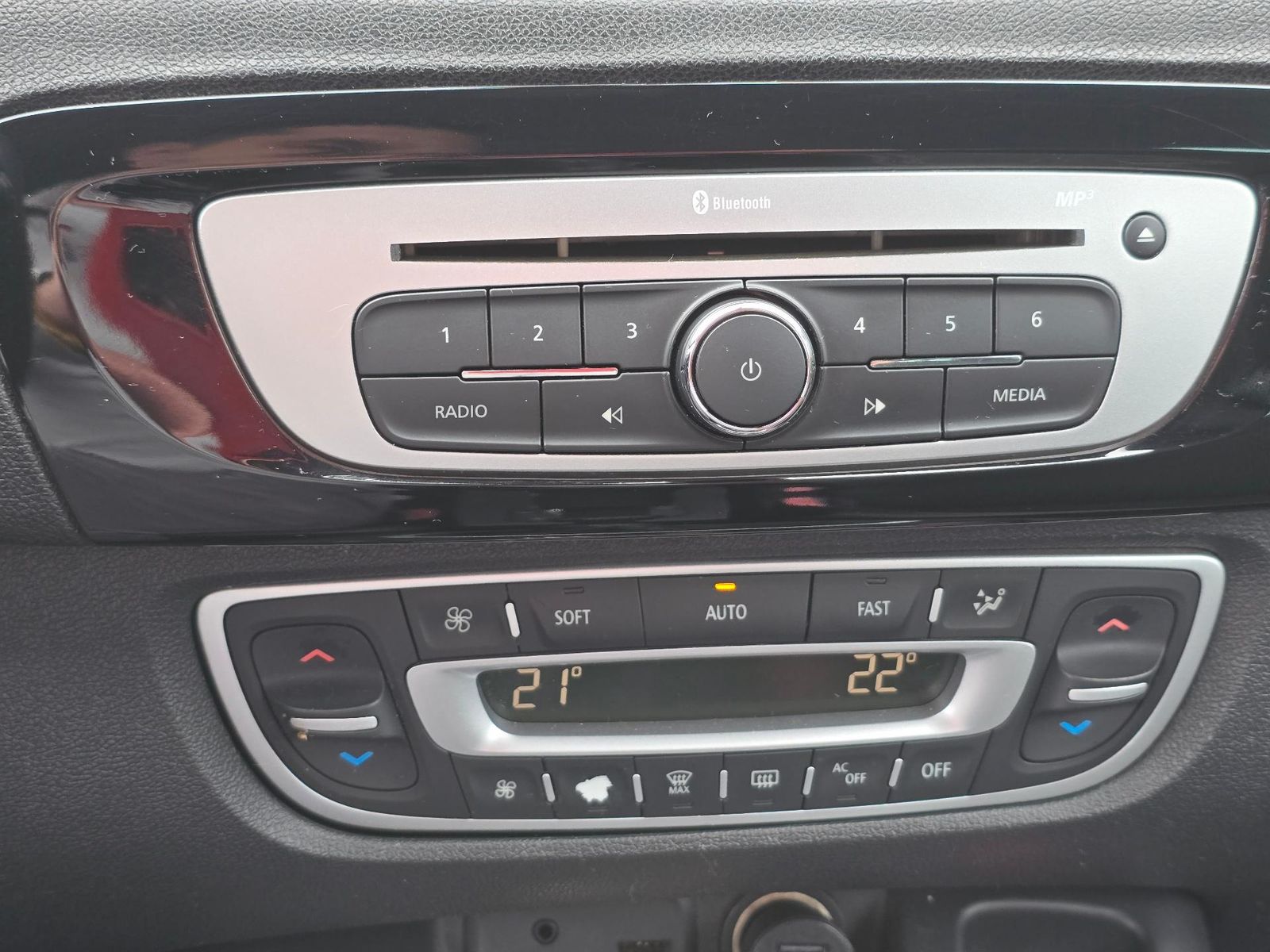 Renault Grand Scenic 2015 - foto 20
