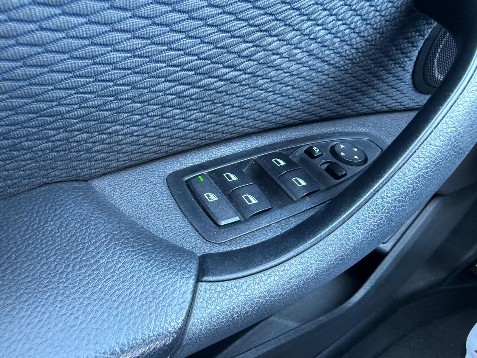 BMW X1 2017 sDrive18d AT - foto 35