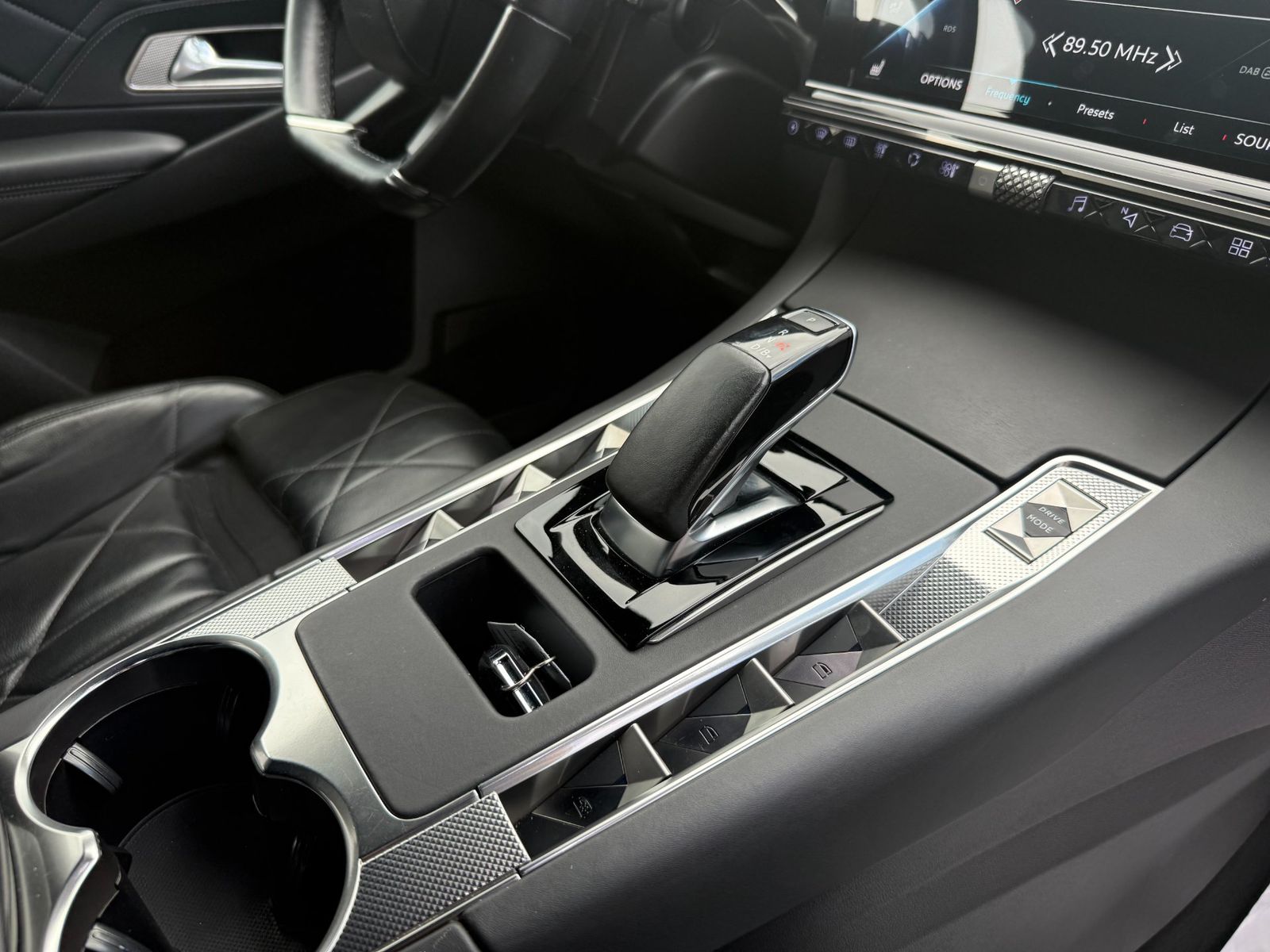 DS Automobiles DS7 Crossback 2022 1.6 PHeV FWD 225 EAT8 RIVOLI - foto 21