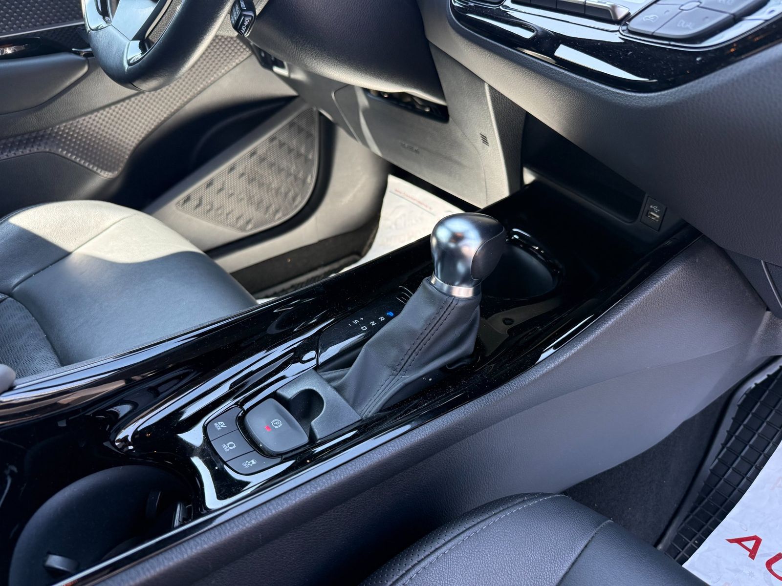 Toyota C-HR 2023 2.0 HSD 184 CP 4x2 CVT Classy Bi-Tone - foto 12