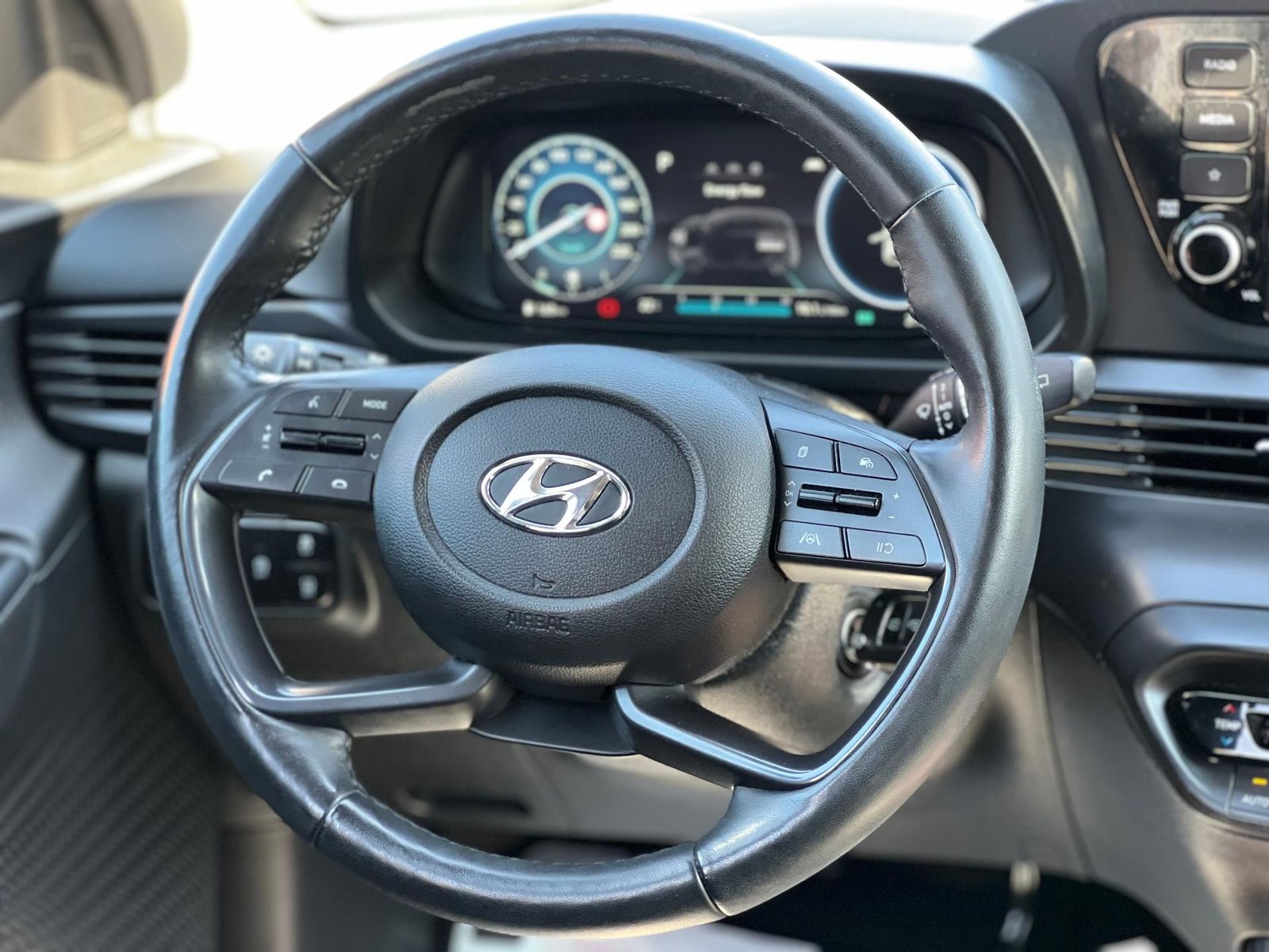 Hyundai BAYON 2023 1.0 T-GDI M-Hybrid 100 CP 7DCT Led Line - foto 13