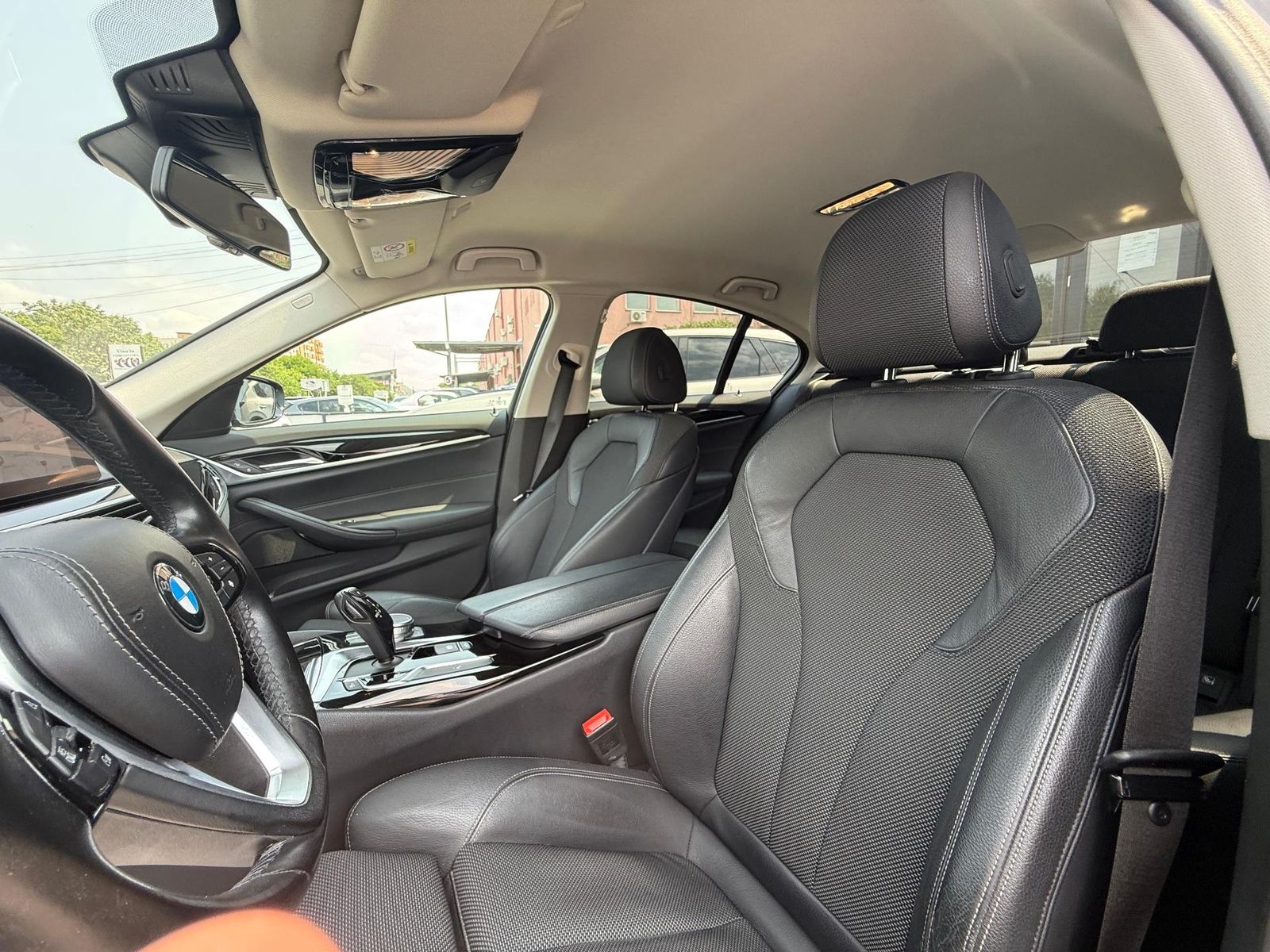 BMW Seria 5 2019 2.0 Diesel 520D Sport Line 190 CP - foto 9