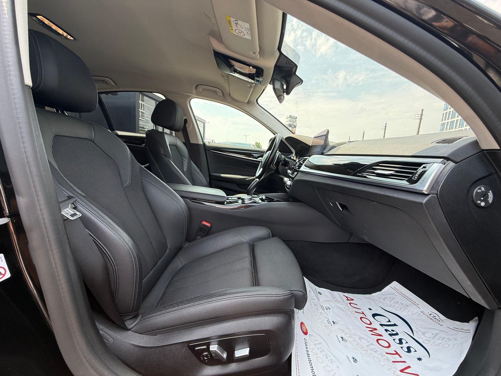 BMW Seria 5 2019 2.0 Diesel 520D Sport Line 190 CP - foto 22