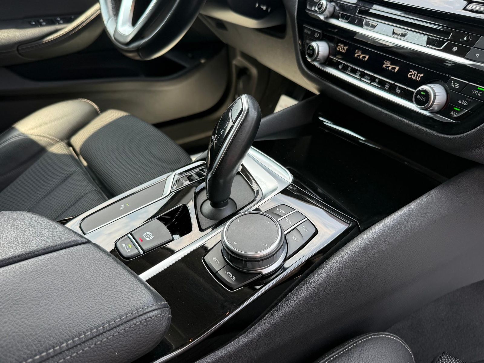 BMW Seria 5 2019 2.0 Diesel 520D Sport Line 190 CP - foto 24
