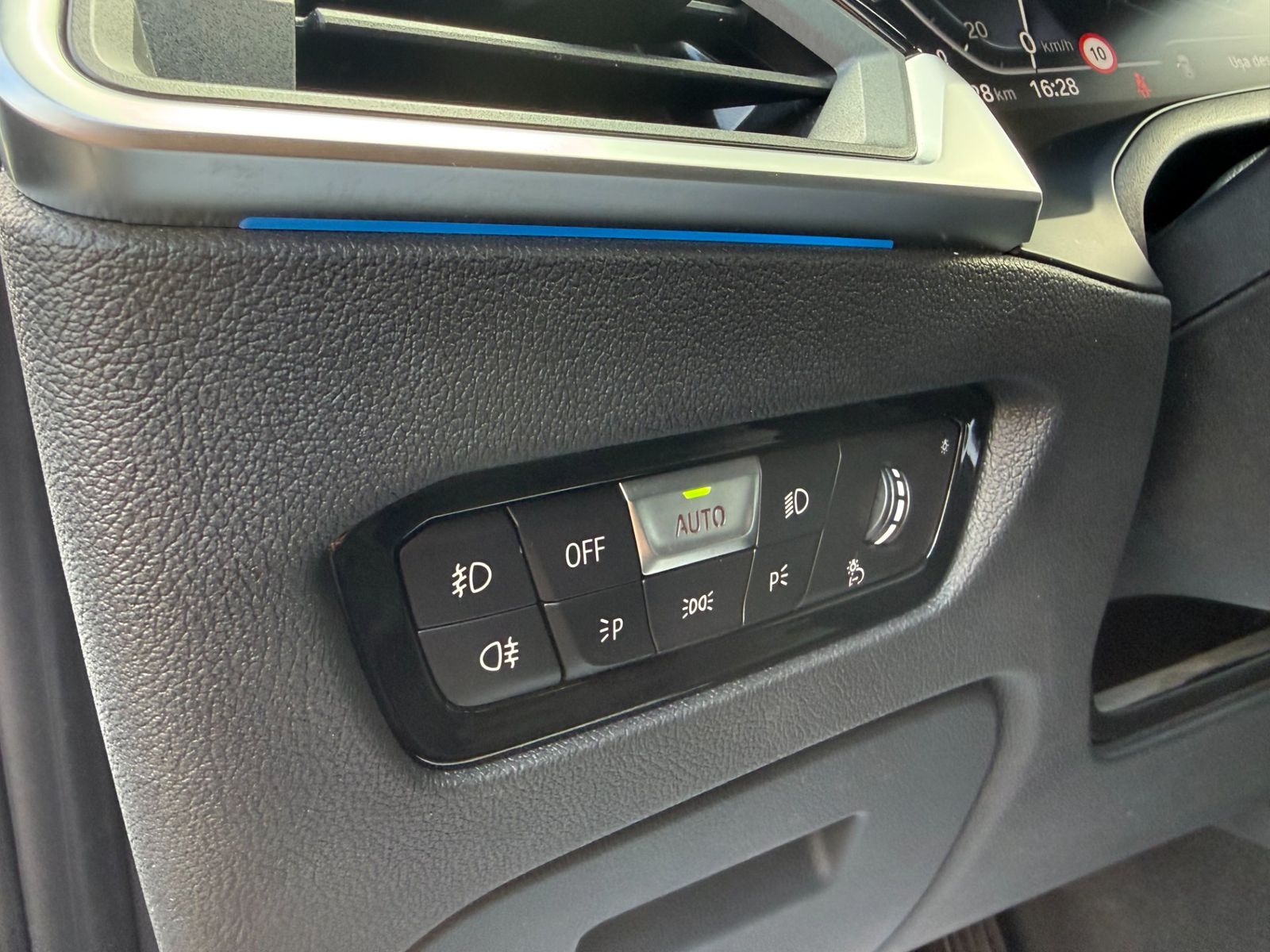 BMW Seria 3 2022 330e AT PHEV - foto 10