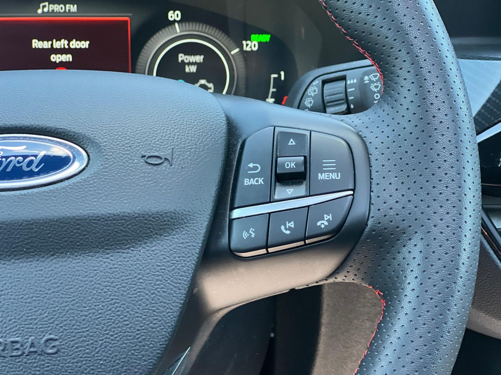 Ford Kuga 2.5 Duratec Hybrid FHEV, AWD ST Line - 2023 - foto 20