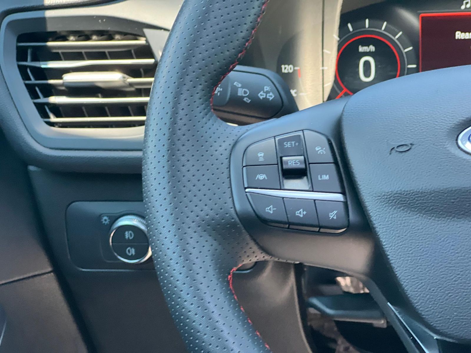 Ford Kuga 2.5 Duratec Hybrid FHEV, AWD ST Line - 2023 - foto 21