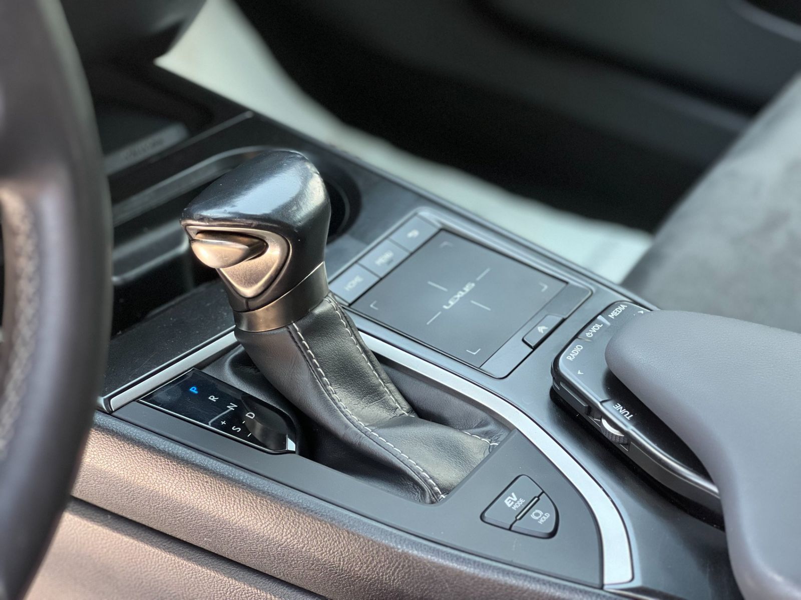 Lexus UX 2019 250h - foto 9