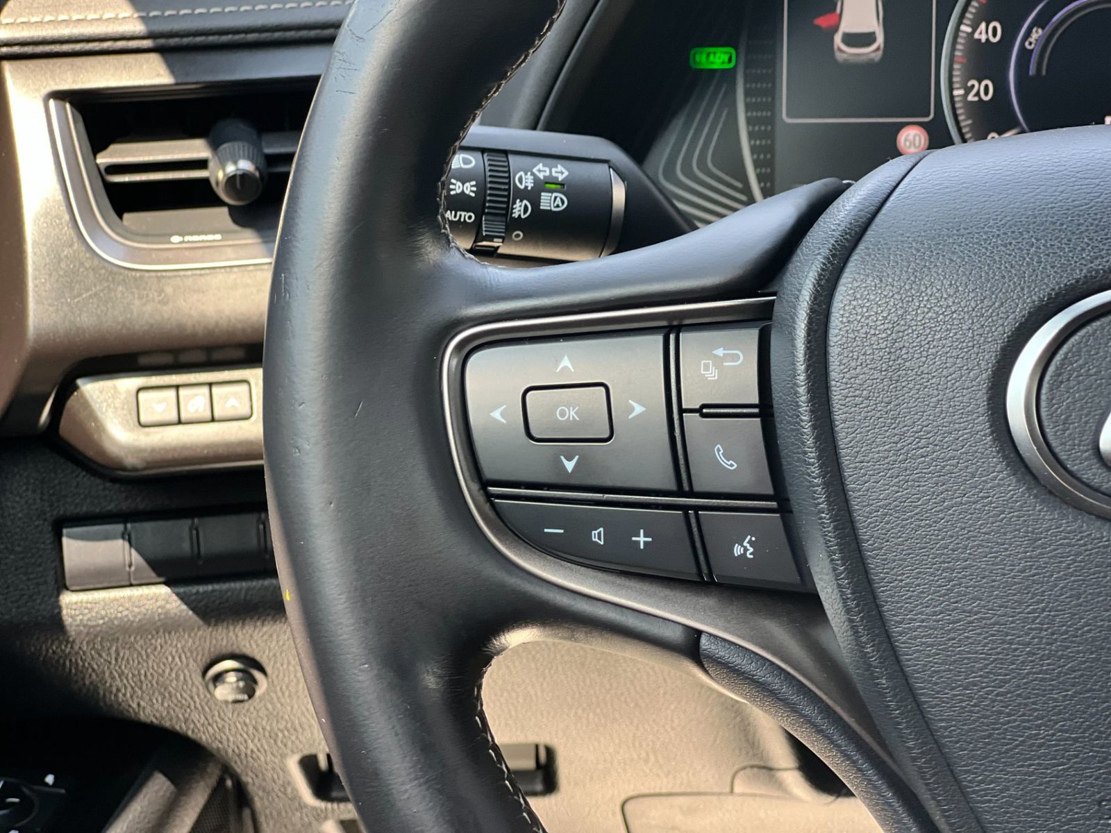 Lexus UX 2019 250h - foto 15