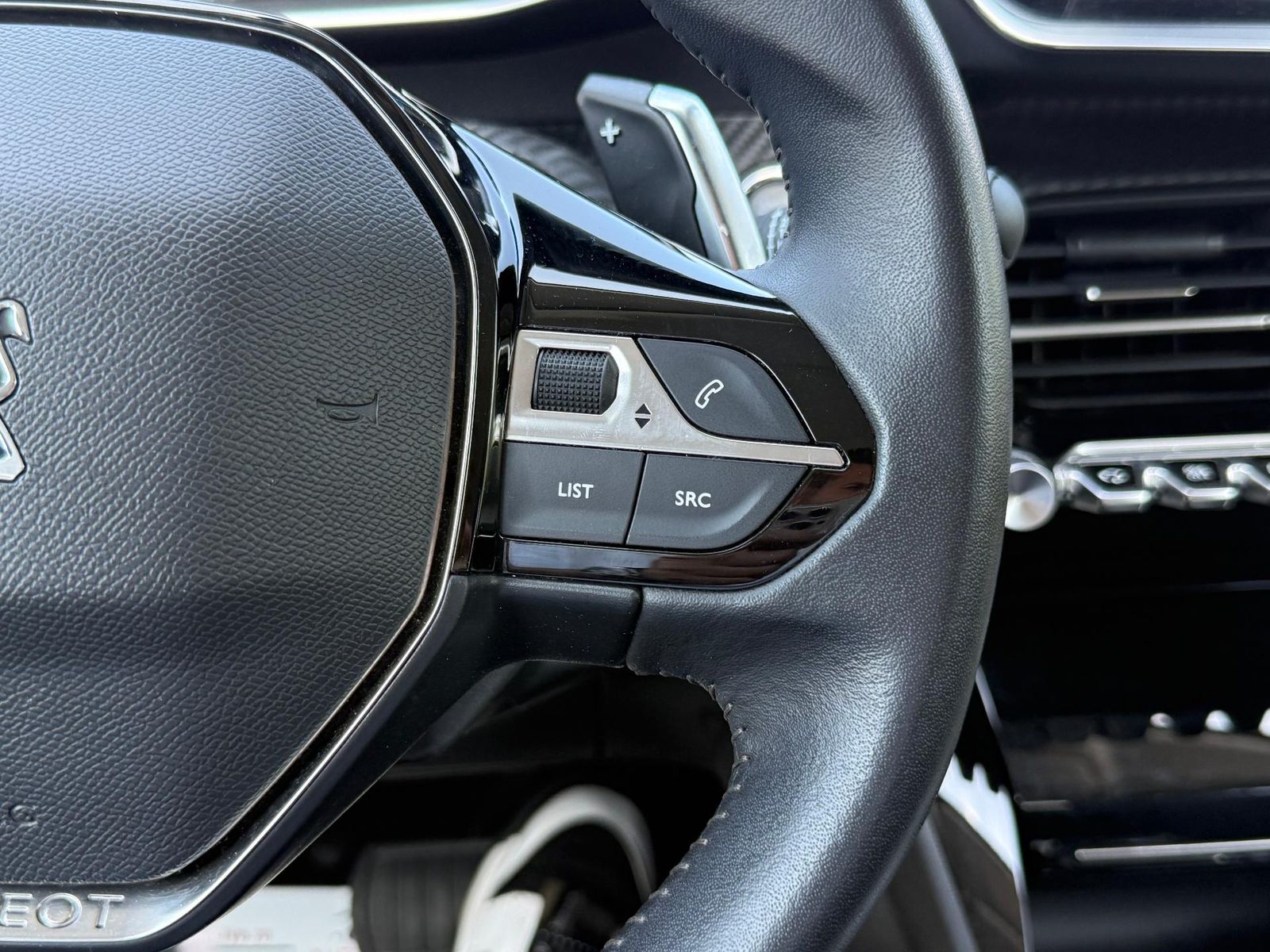 Peugeot 208 2023 1.2 automat GT-Line 100 CP - foto 18