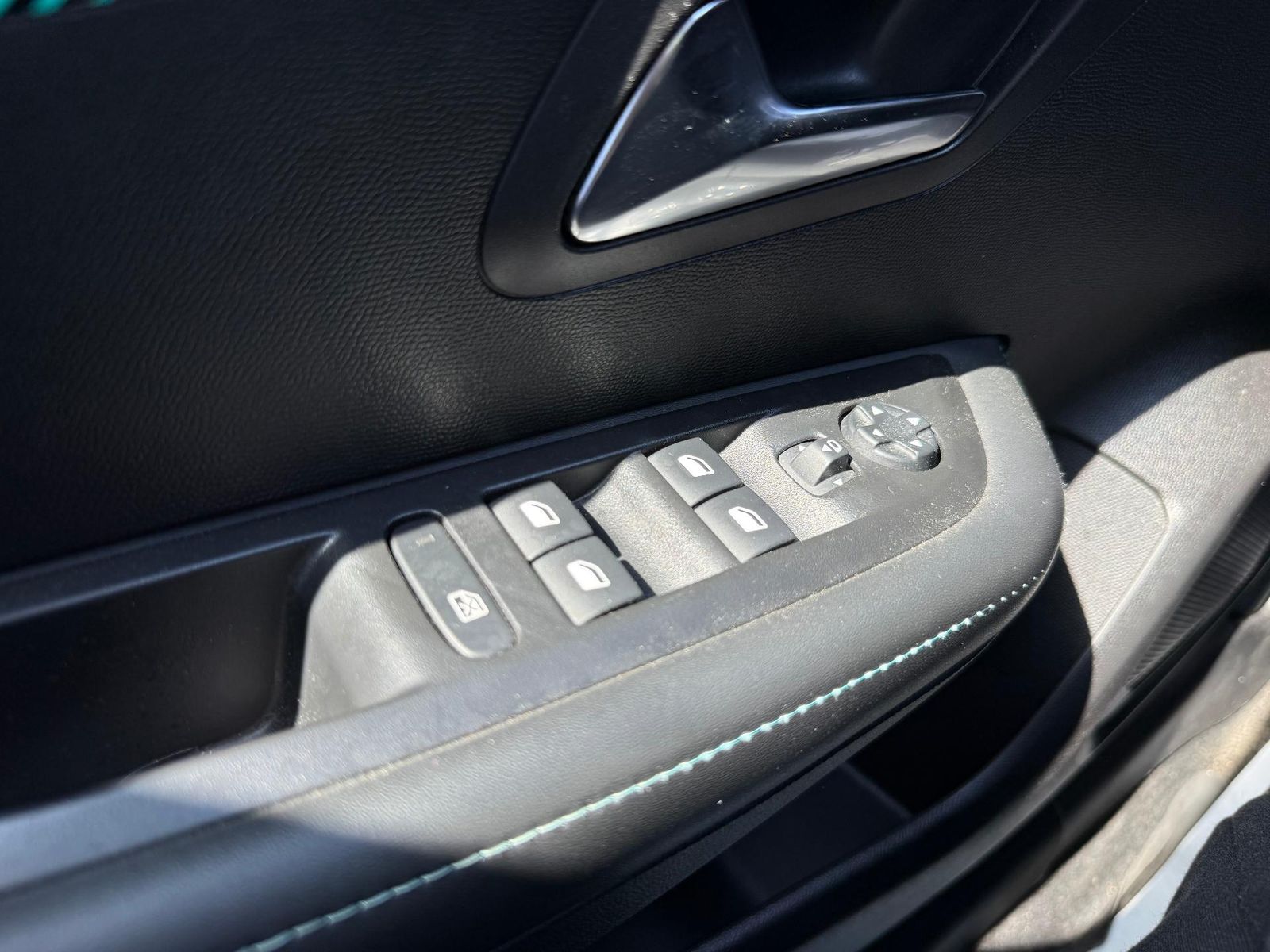 Peugeot 208 2023 1.2 automat GT-Line 100 CP - foto 20