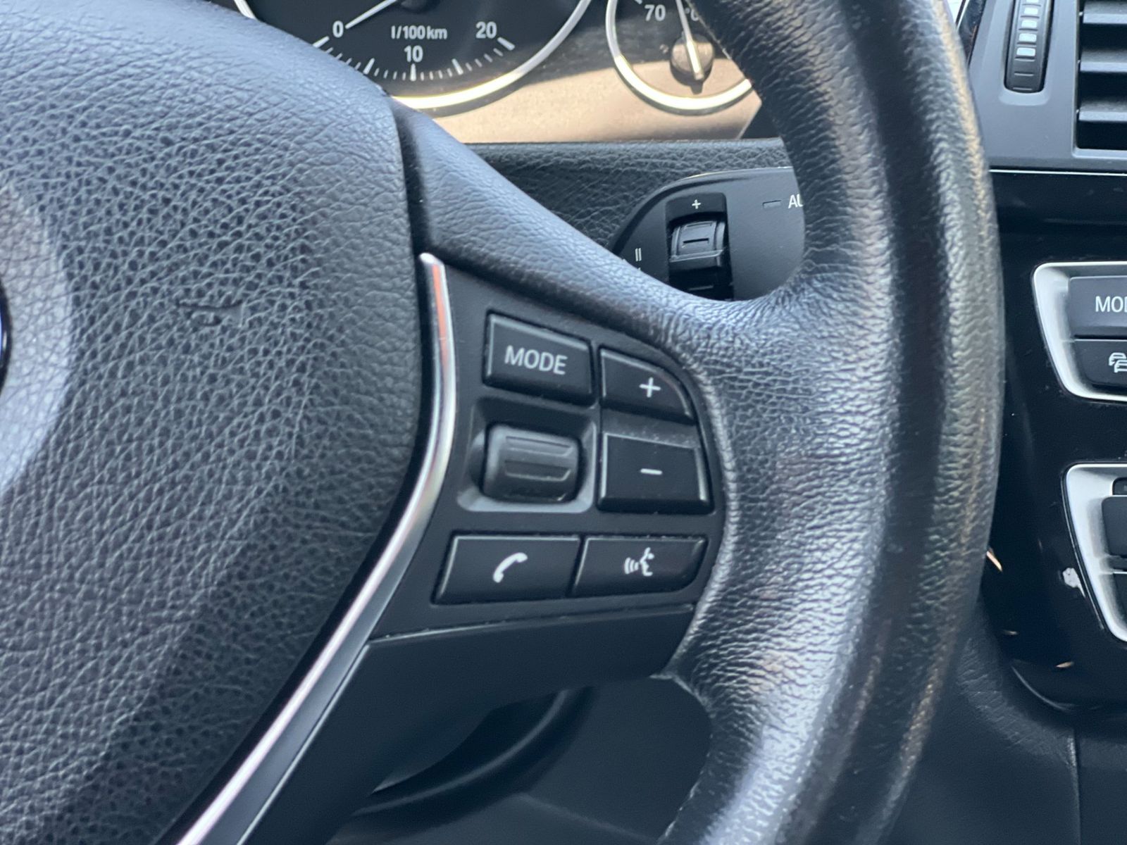 BMW Seria 3 2018 318i - foto 21