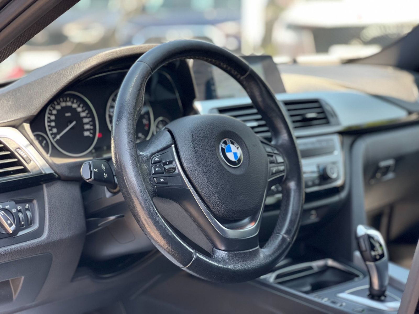BMW Seria 3 2018 318i - foto 9