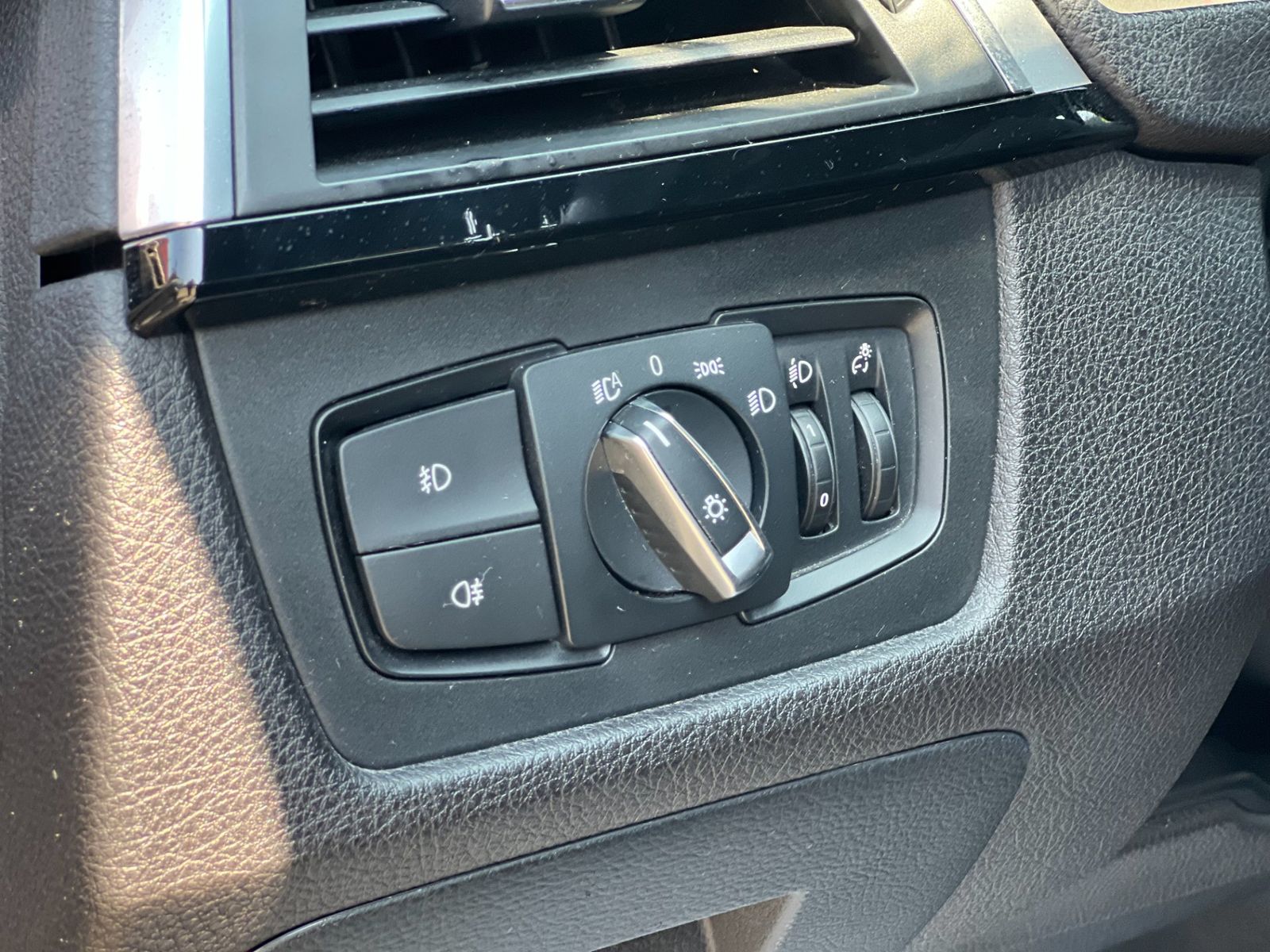 BMW Seria 3 2018 318i - foto 11