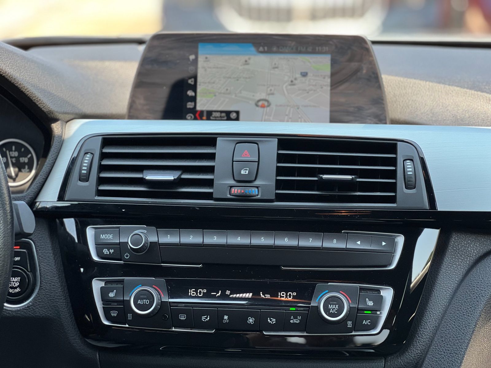 BMW Seria 3 2018 318i - foto 18