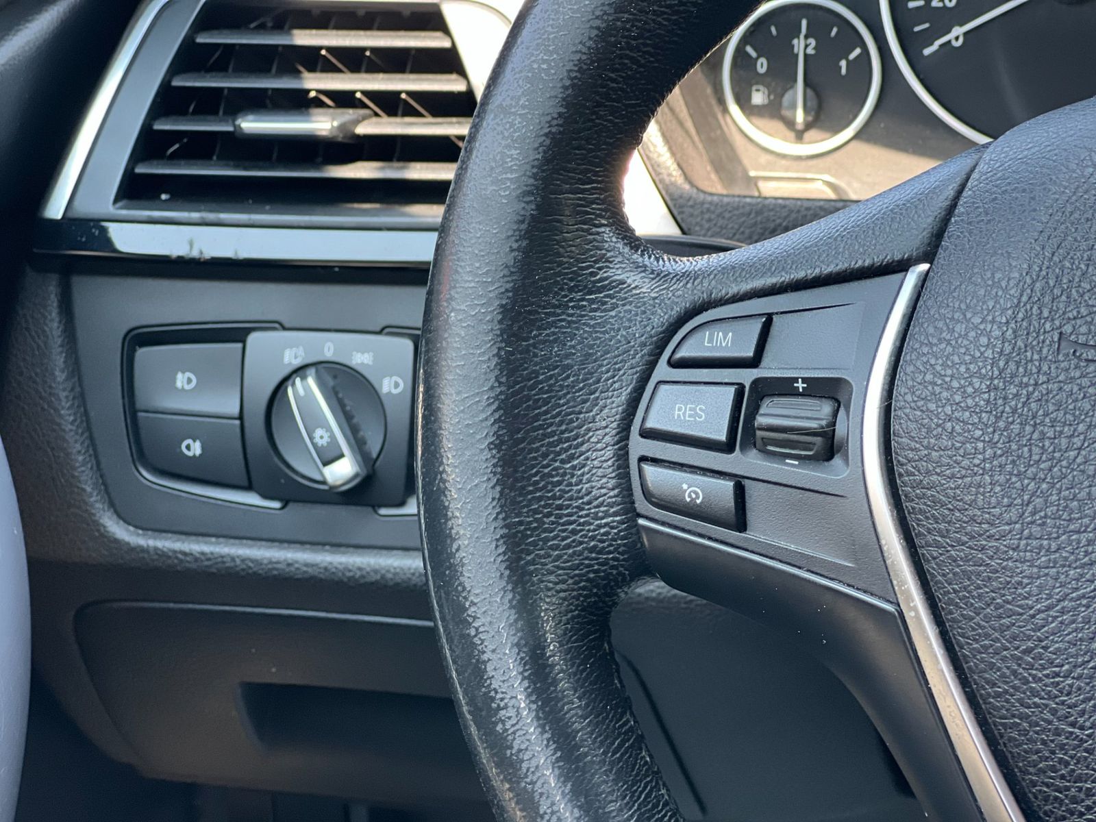 BMW Seria 3 2018 318i - foto 22