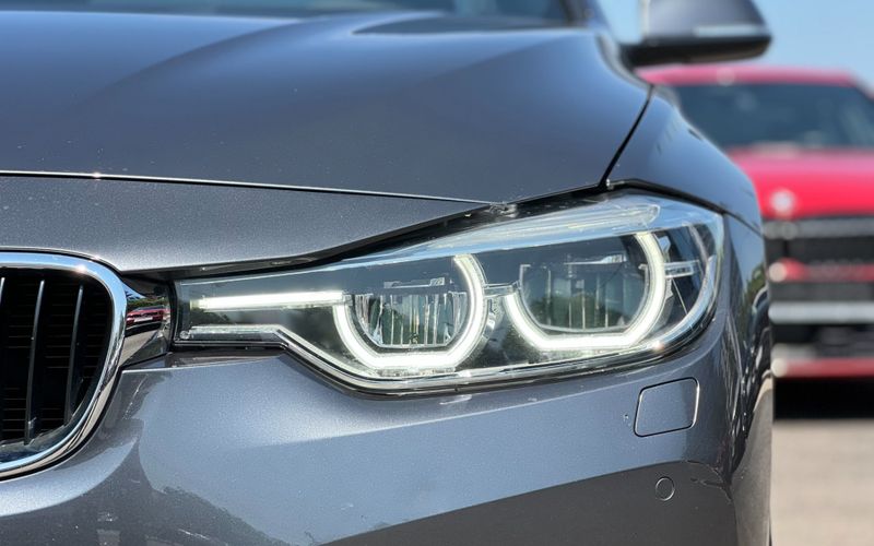 BMW Seria 3 2018 318i - foto 4