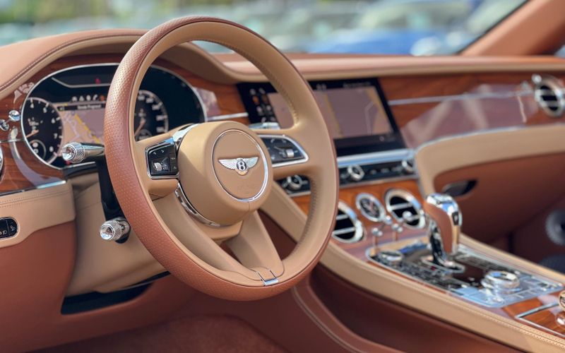 Bentley Continental 2023 - foto 4