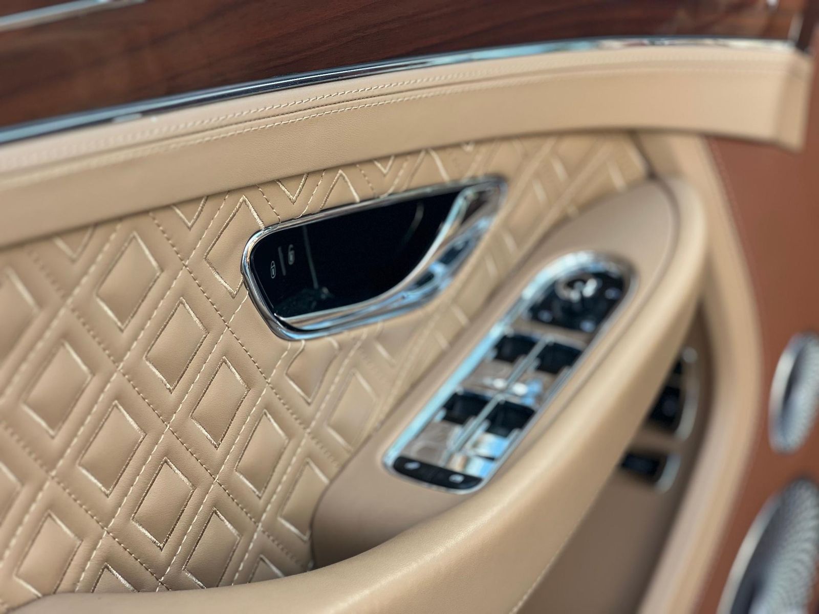Bentley Continental 2023 - foto 12