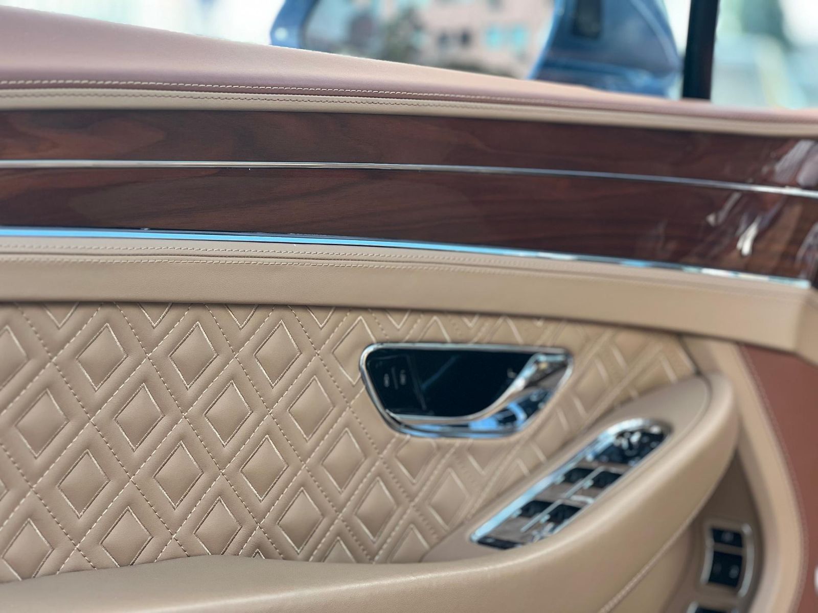 Bentley Continental 2023 - foto 13