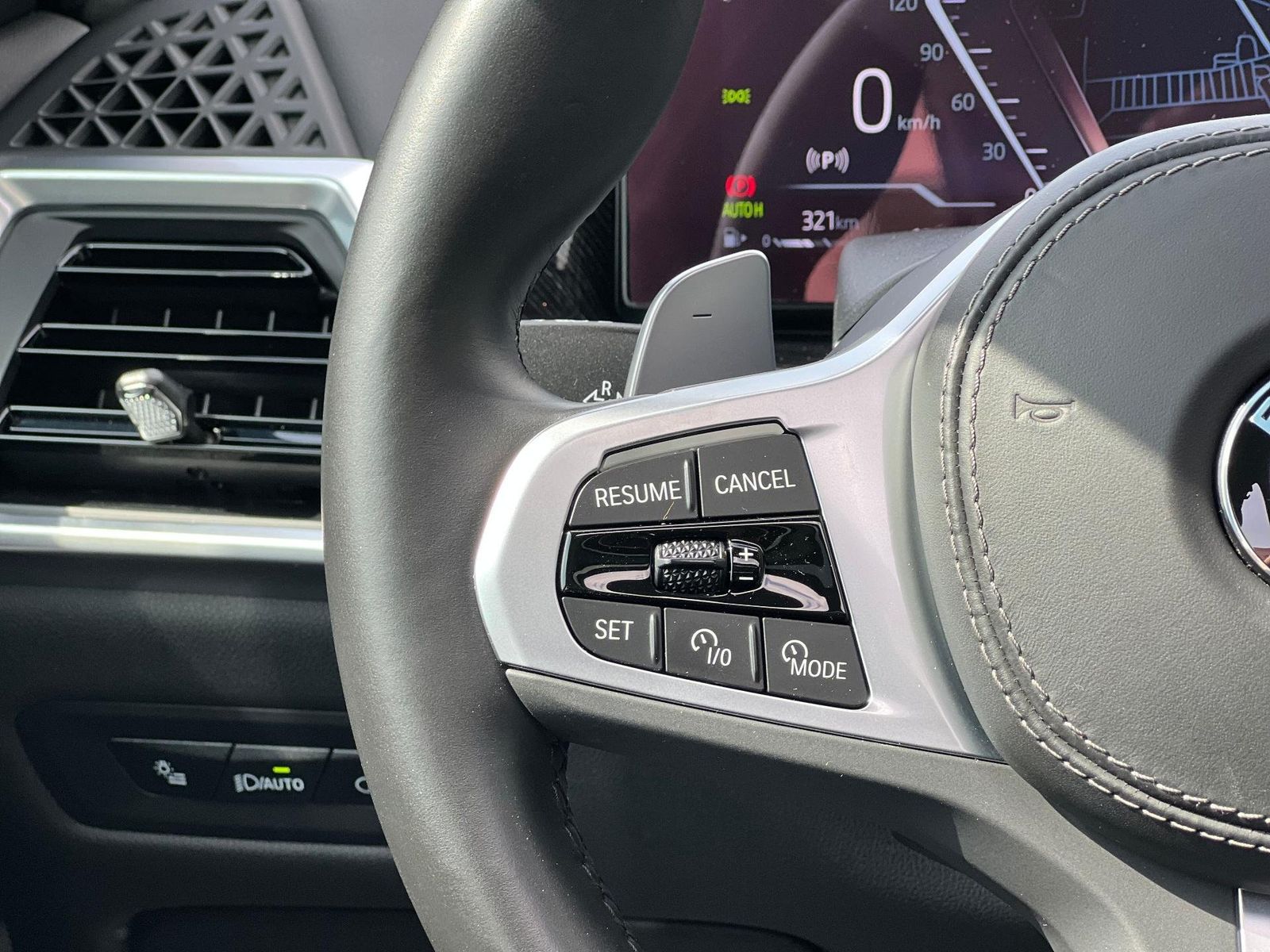 BMW X6 M 2024 - foto 17
