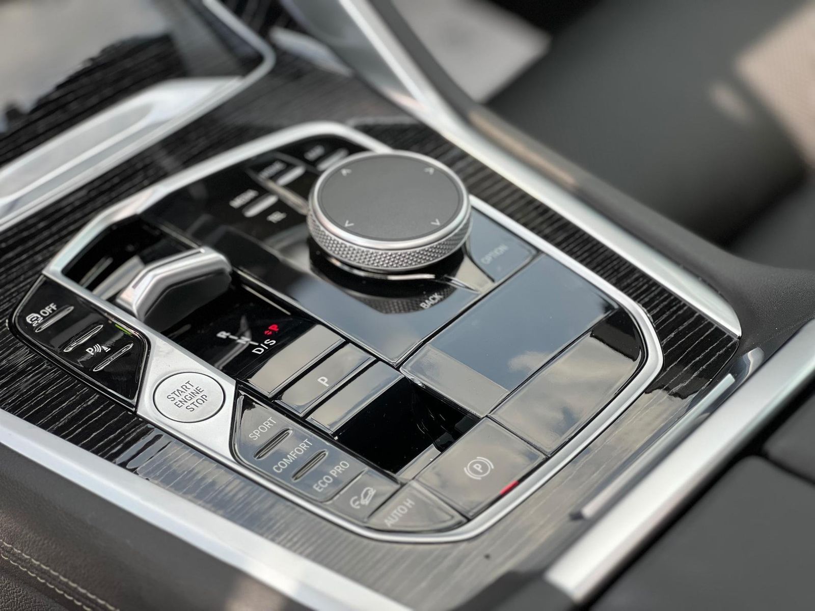 BMW X6 M 2024 - foto 11