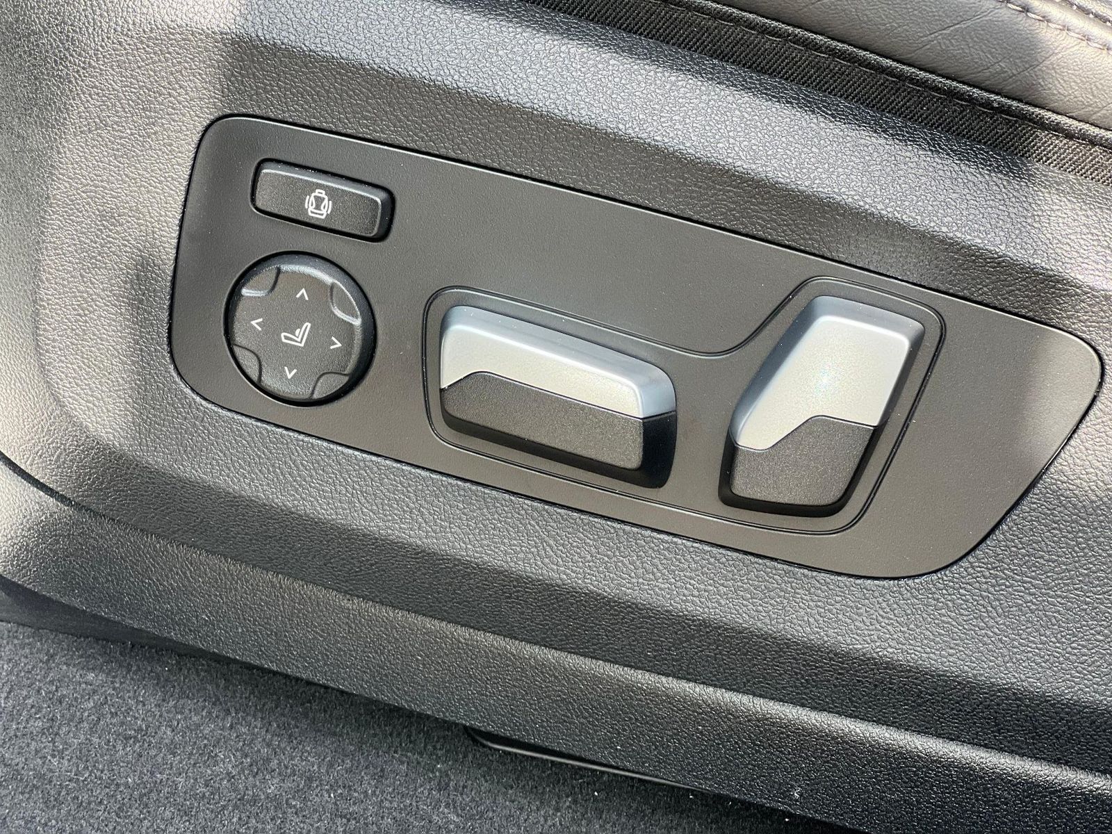 BMW X6 M 2024 - foto 12