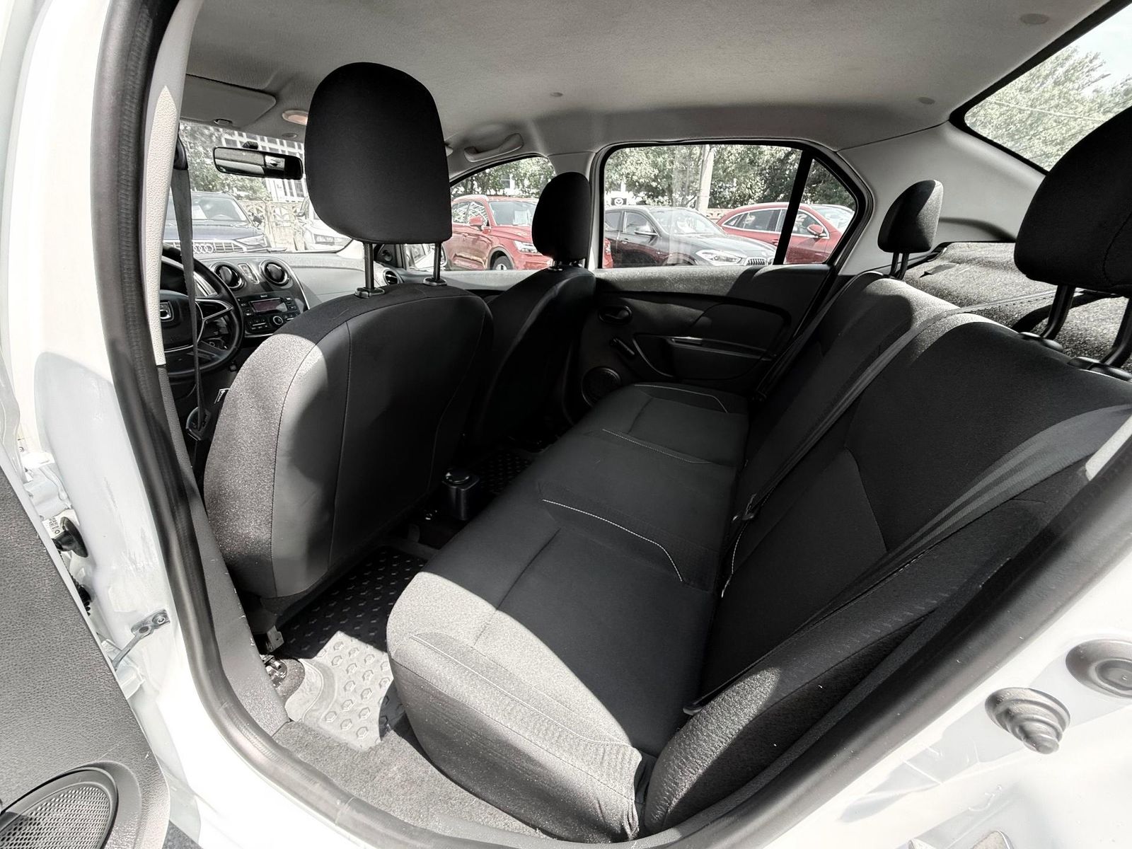 Dacia Logan 1.5 diesel 75 cai - foto 9