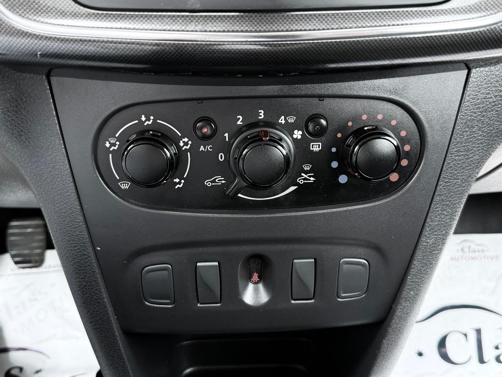 Dacia Logan 1.5 diesel 75 cai - foto 13