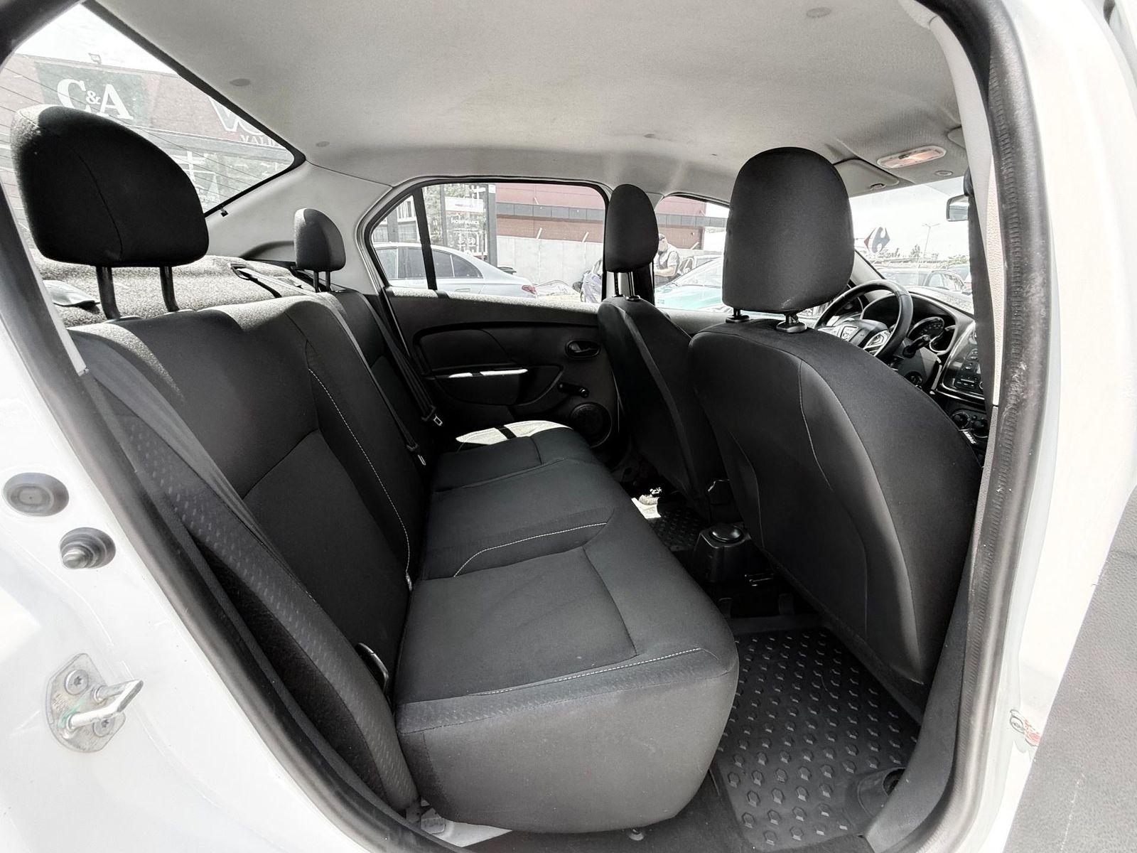 Dacia Logan 1.5 diesel 75 cai - foto 21