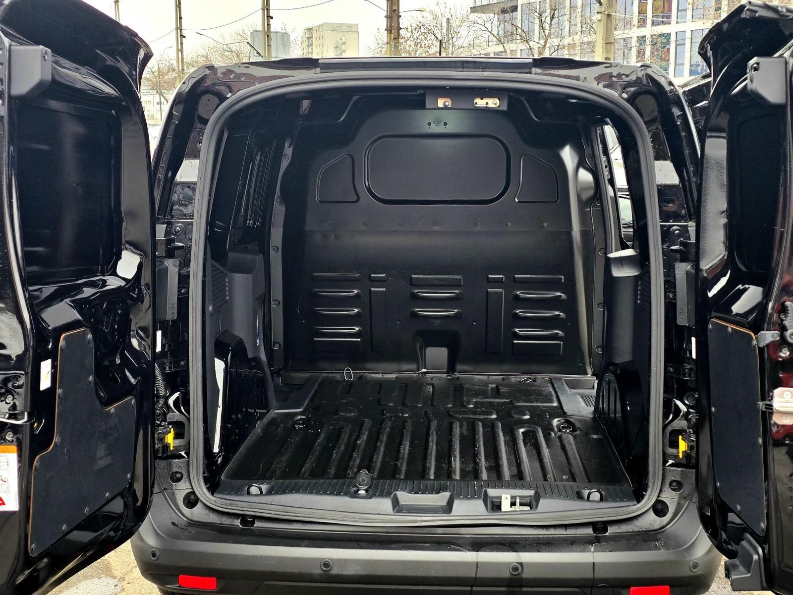 Ford Transit Connect 2025 1.5 EcoBlue 100CP 8AT DCIV SWB(L1) Trend - foto 6