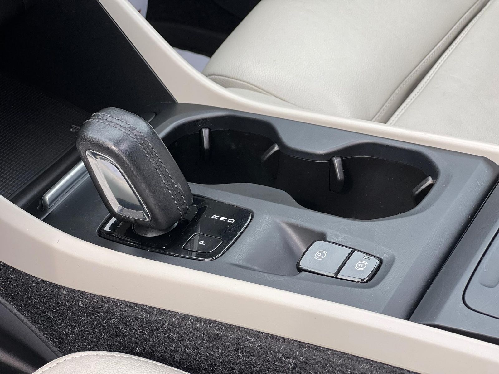 Volvo XC40 T5 Twin Engine 4WD - foto 16