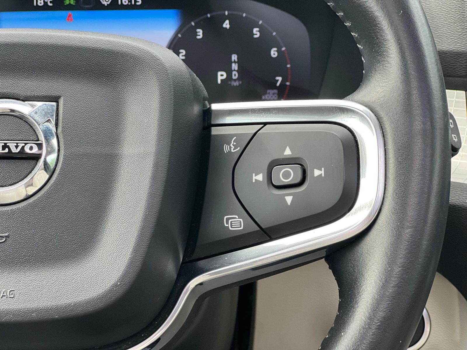 Volvo XC40 T5 Twin Engine 4WD - foto 24