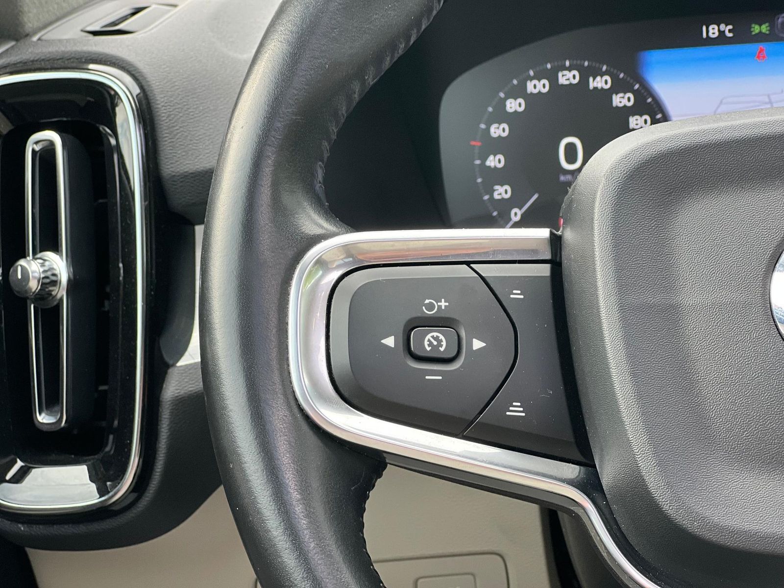 Volvo XC40 T5 Twin Engine 4WD - foto 25