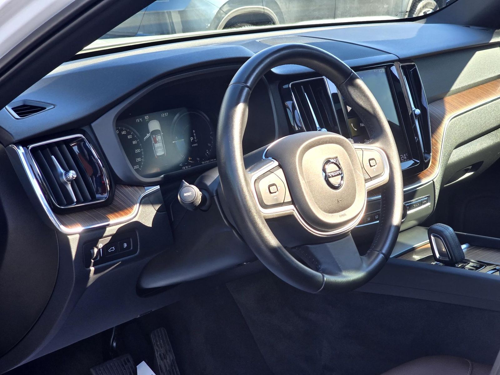 Volvo XC60 RECHARGE - INSCRIPTION T6 Hybrid AWD - Primul proprietar - foto 10
