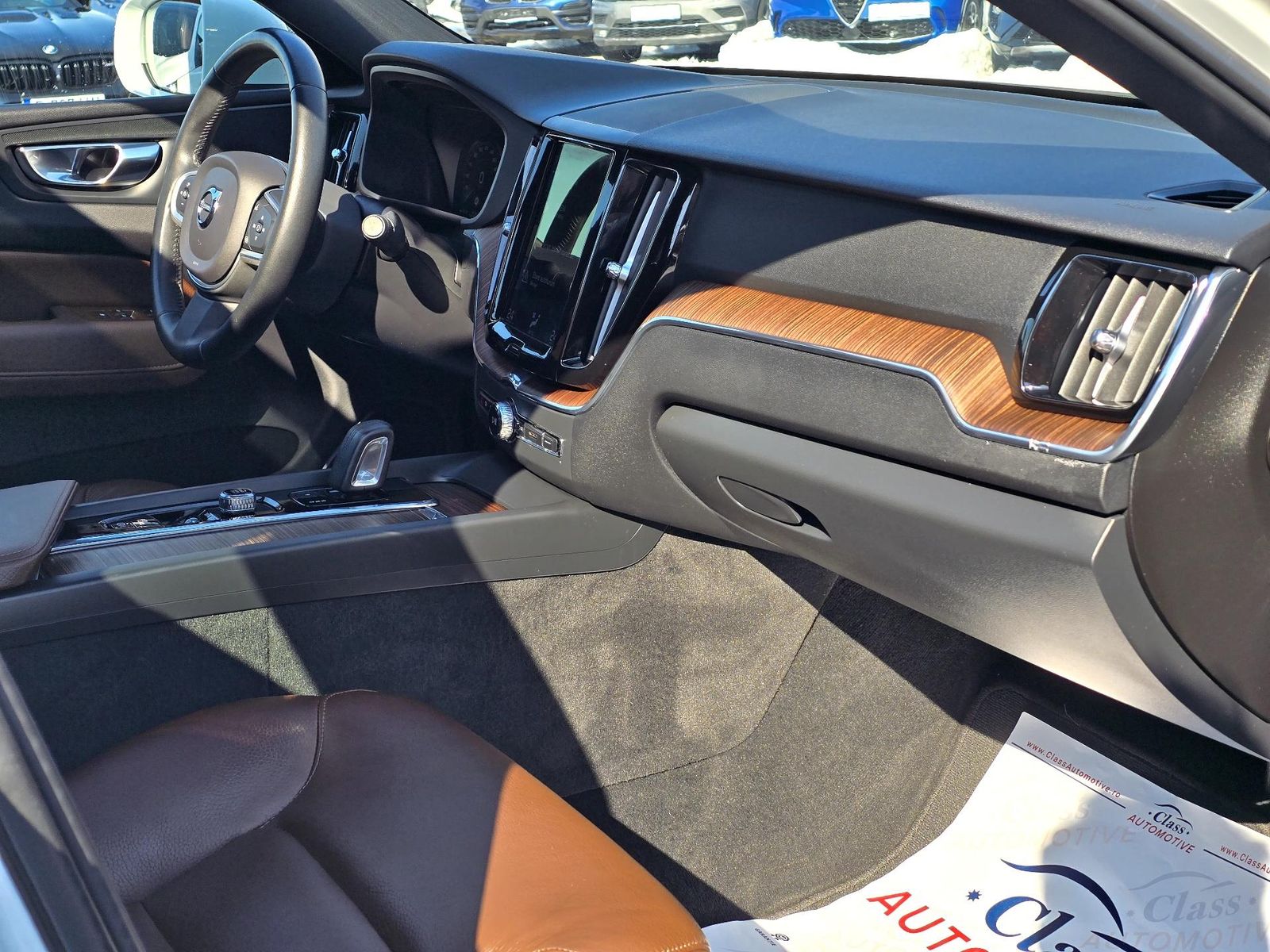 Volvo XC60 RECHARGE - INSCRIPTION T6 Hybrid AWD - Primul proprietar - foto 12