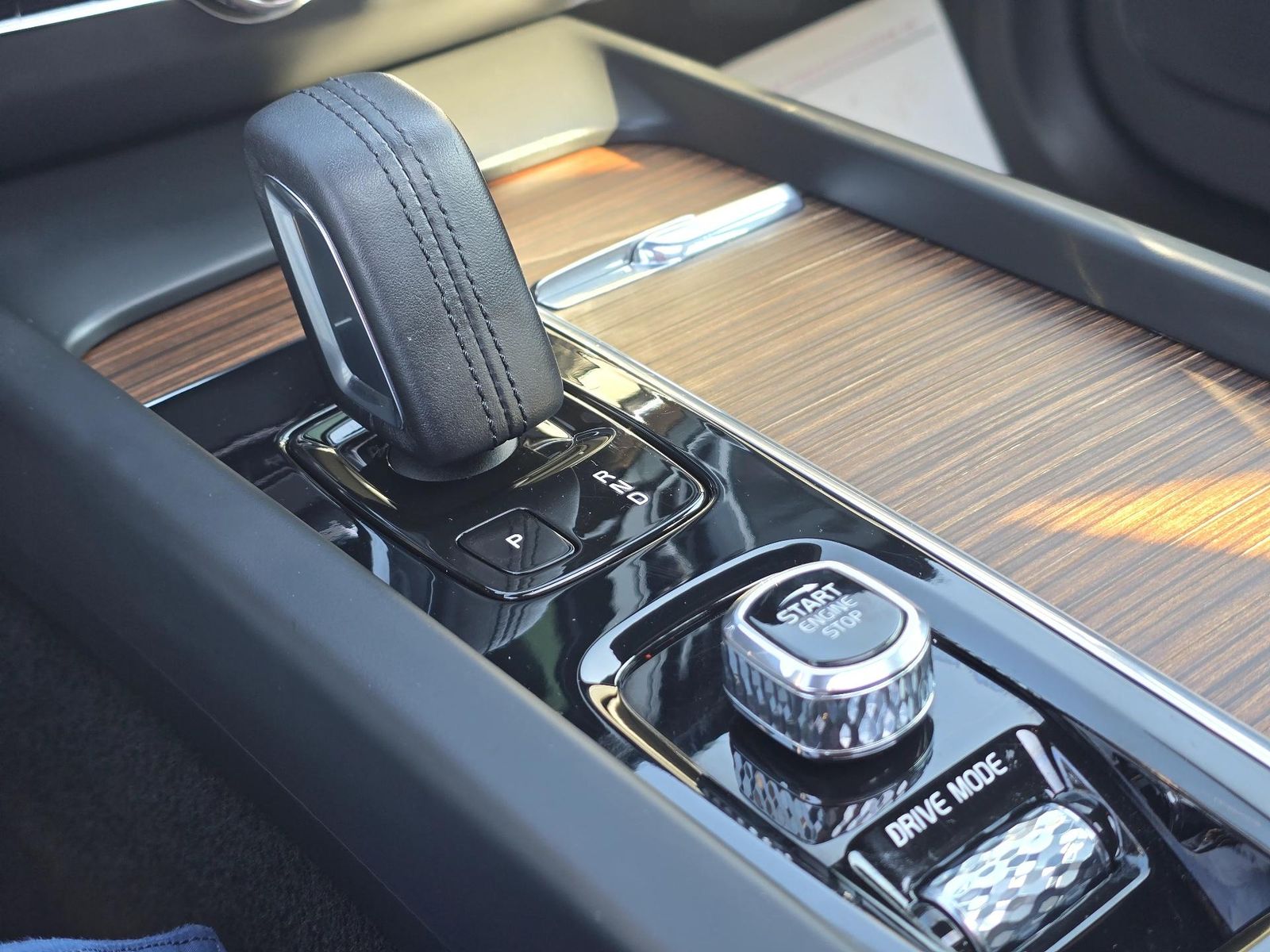 Volvo XC60 RECHARGE - INSCRIPTION T6 Hybrid AWD - Primul proprietar - foto 17